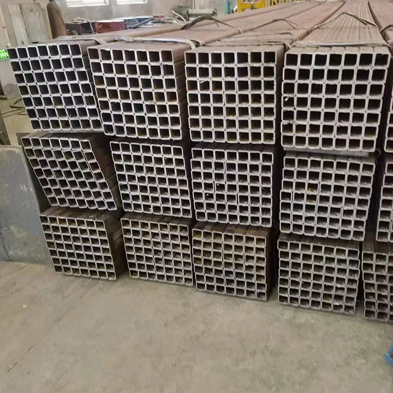 Dickes schwarzes Rechteckrohr